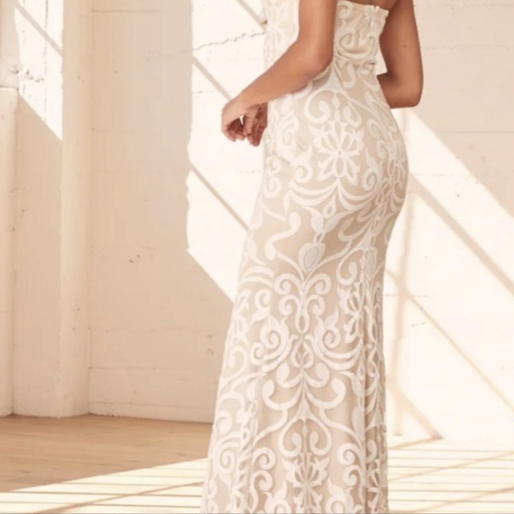 NWT LULUS BEIGE AND WHITE MAXI FORMAL DRESS